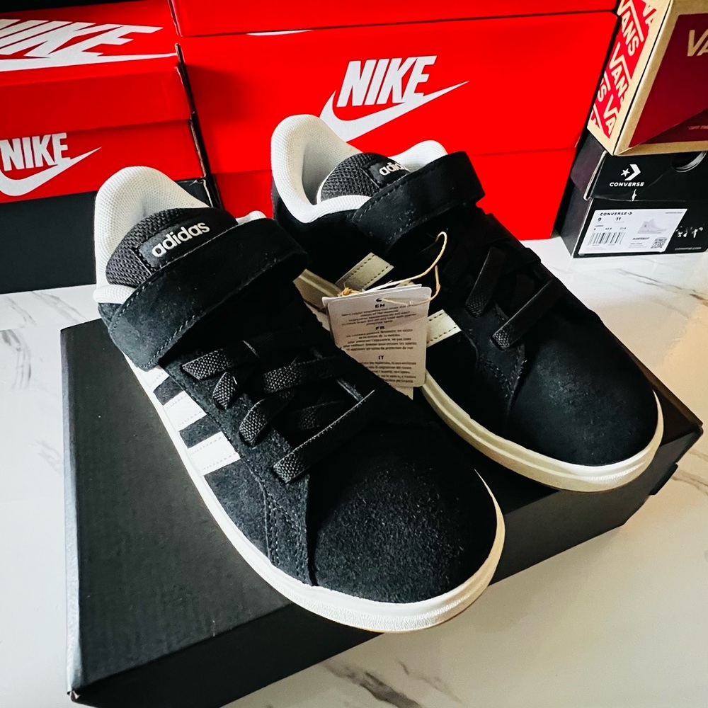Adidas Kids size 2 Grand Court